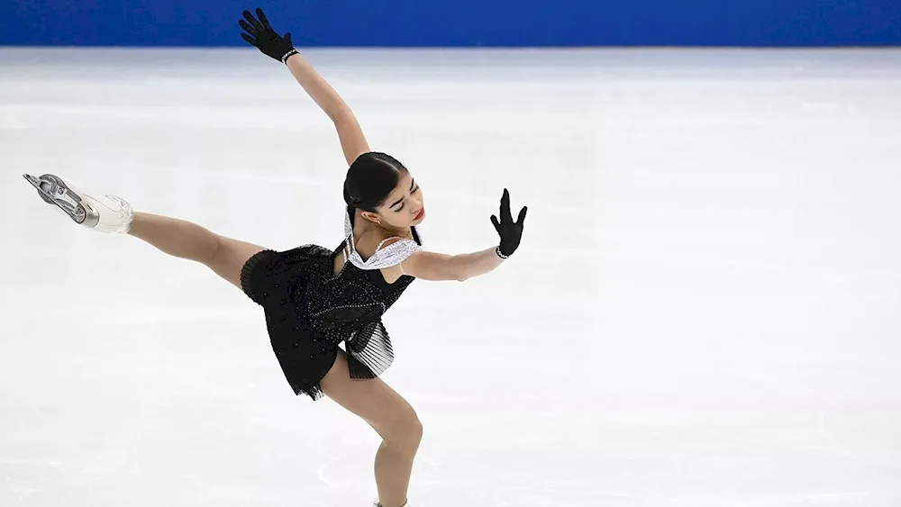 Adelia Petrosyan figure skating