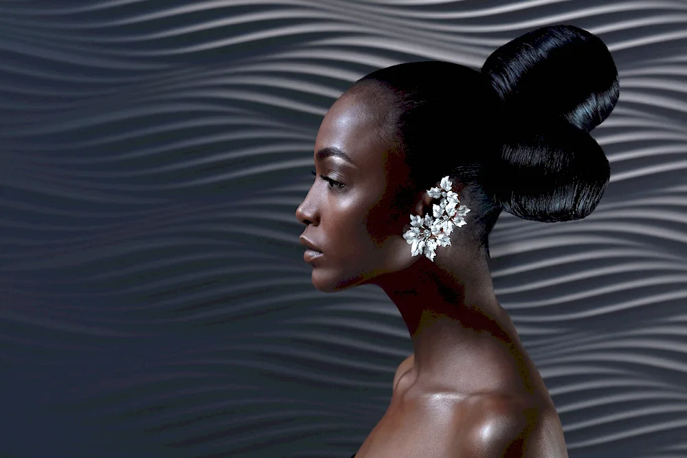 Adriana mahogany black model