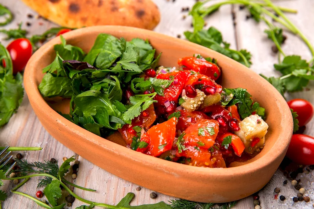 Salad with aubergines and chicken breast
