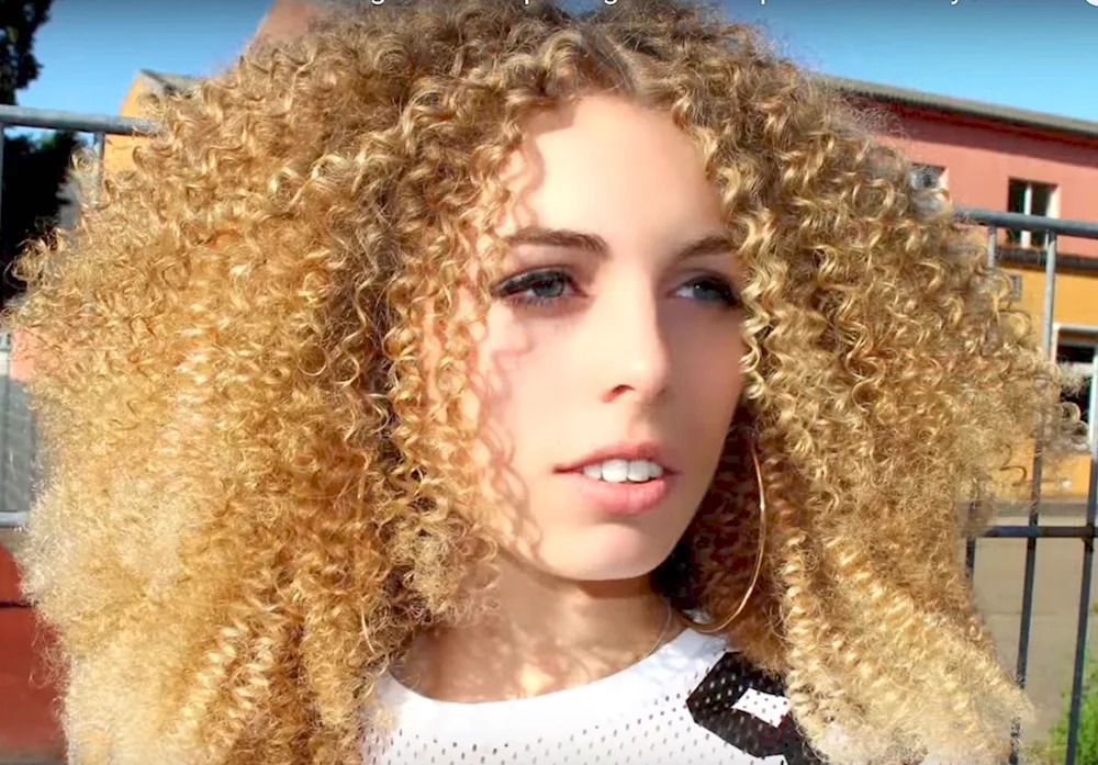 Curly Heir model