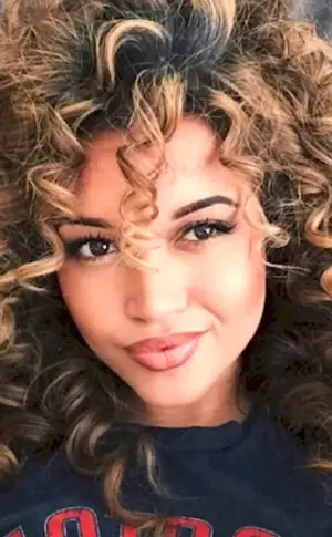 Afro curls Hannah