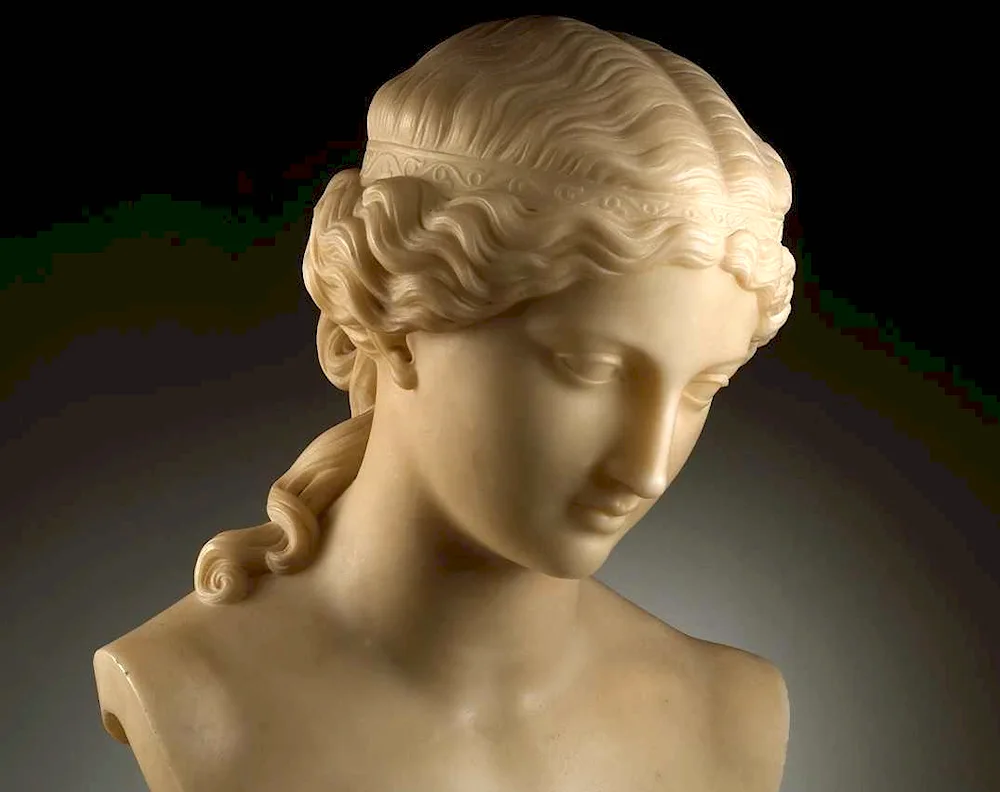 Aphrodite in ancient sculpture