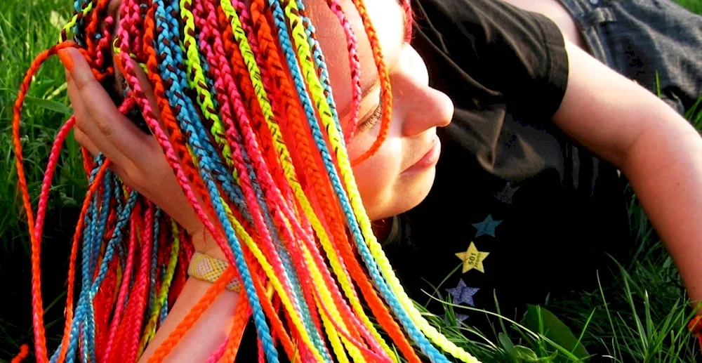 Afro plaits with threads