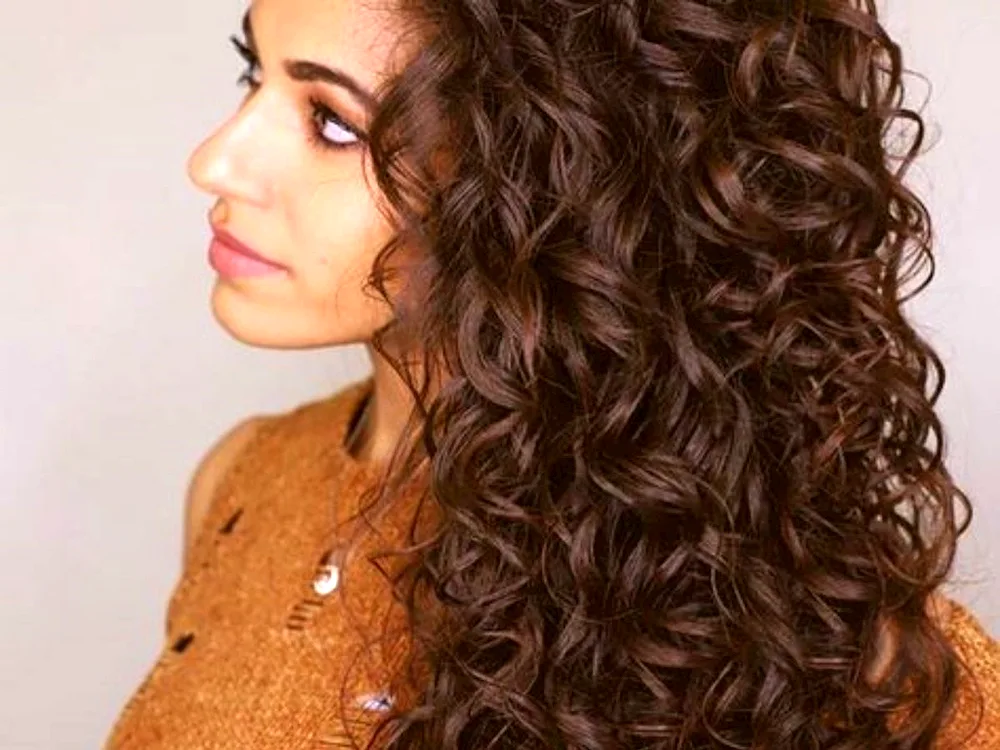 Taylor Swift with curls