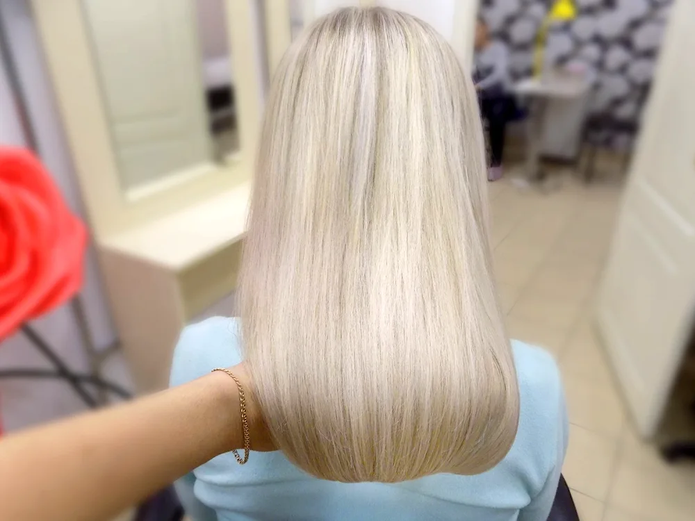 Blonde hair colouring