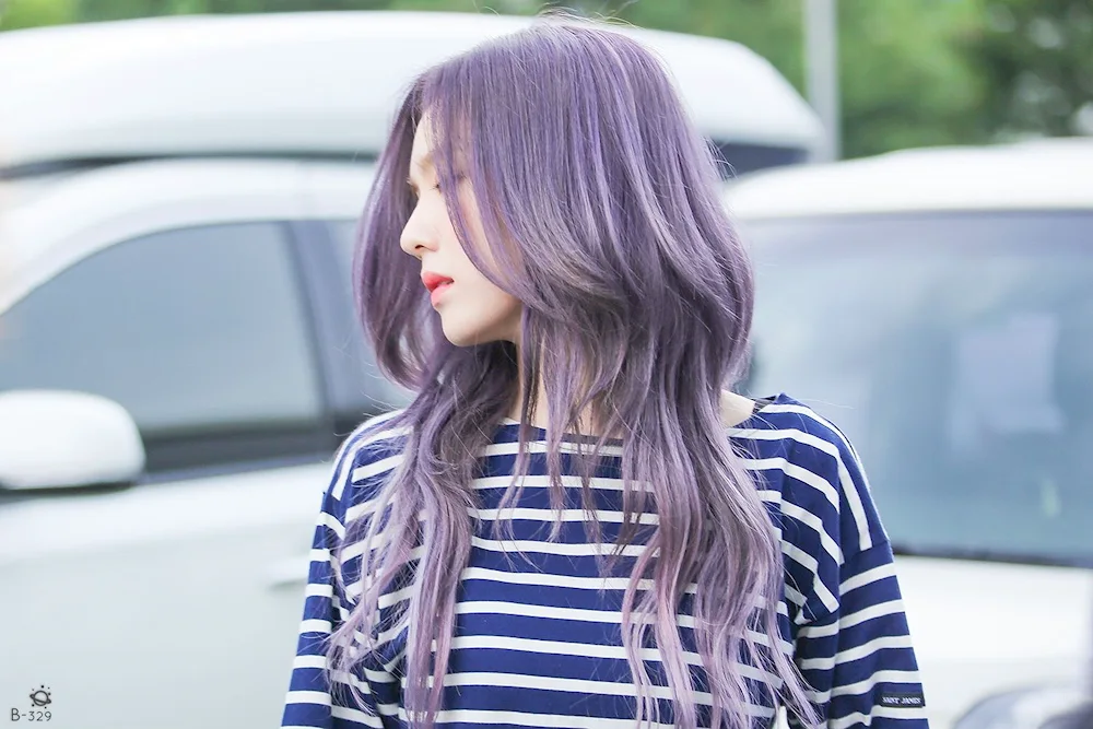 Alina Olesheva with purple hair