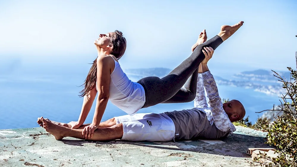 AcroYoga Pyramid