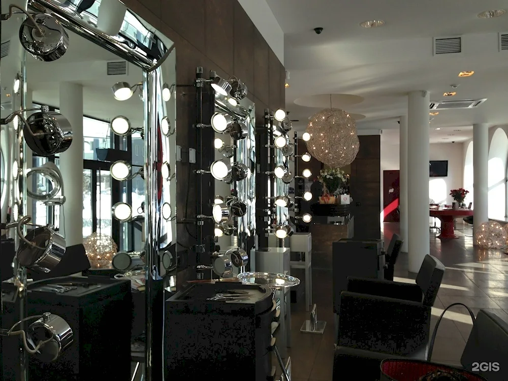 Aldo Coppola beauty parlour