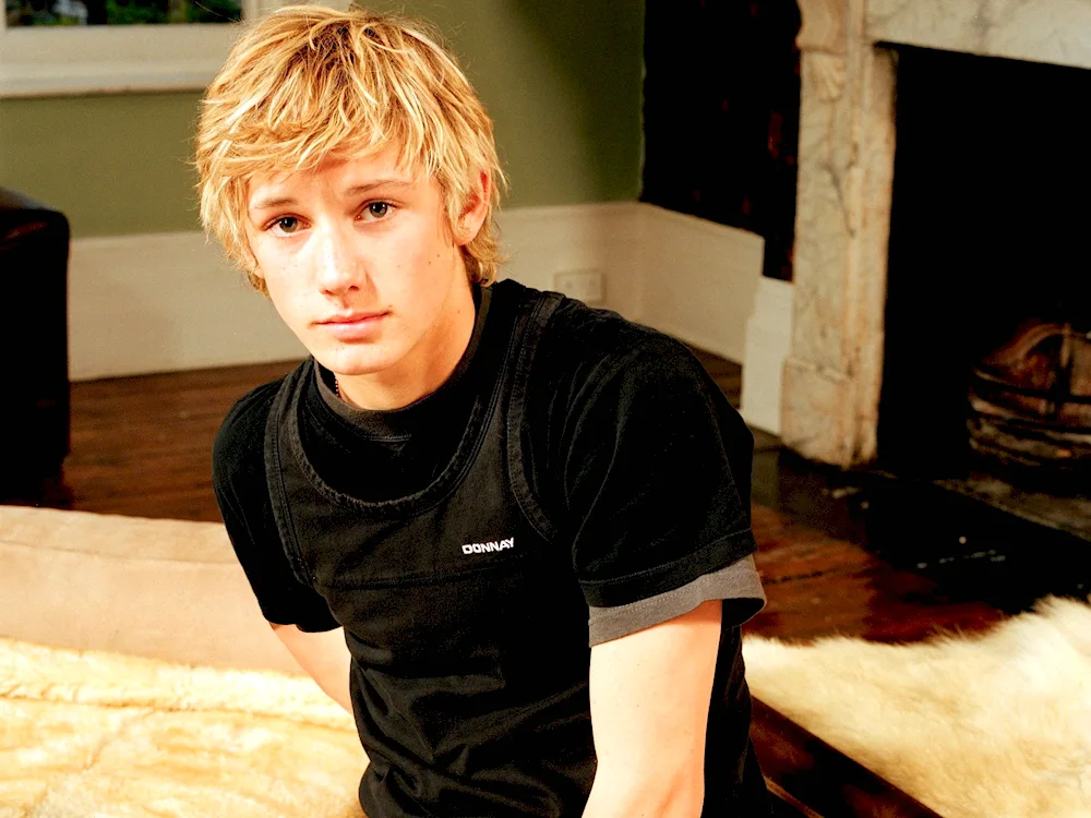 Alex Pettyfer blond