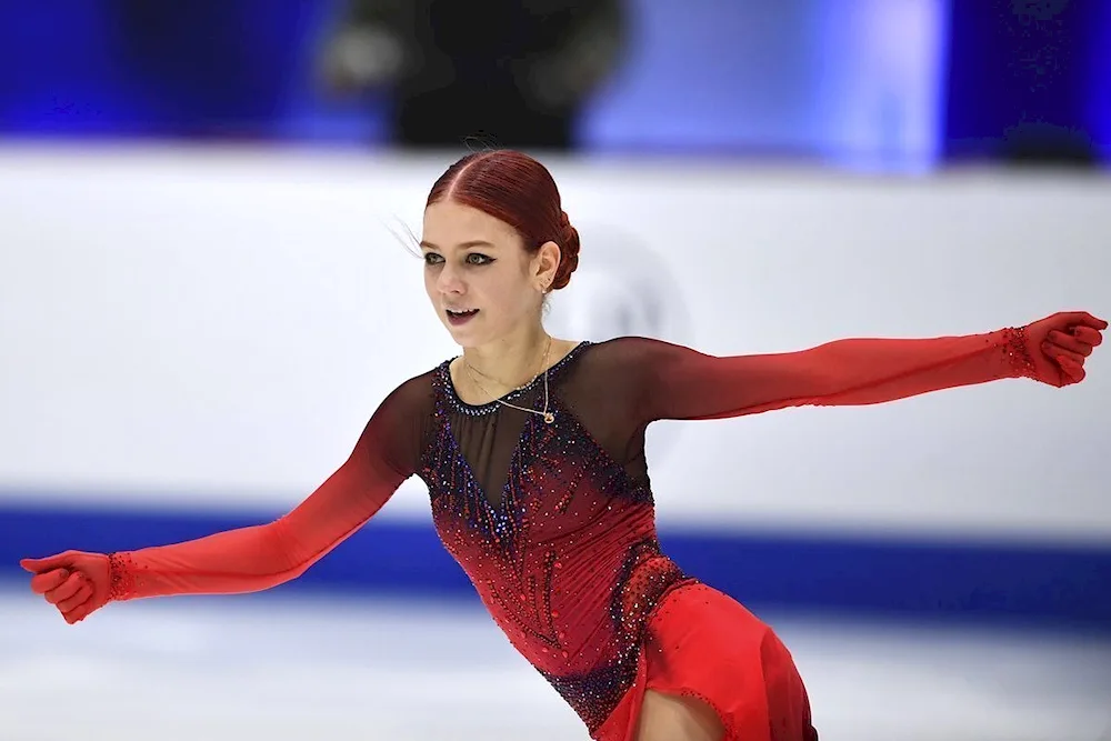 Anna Shcherbakova in purple dress