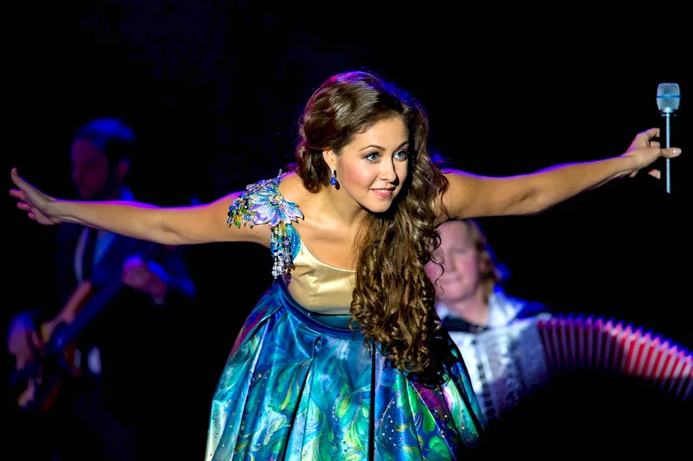 Alyona Petrovskaya singer