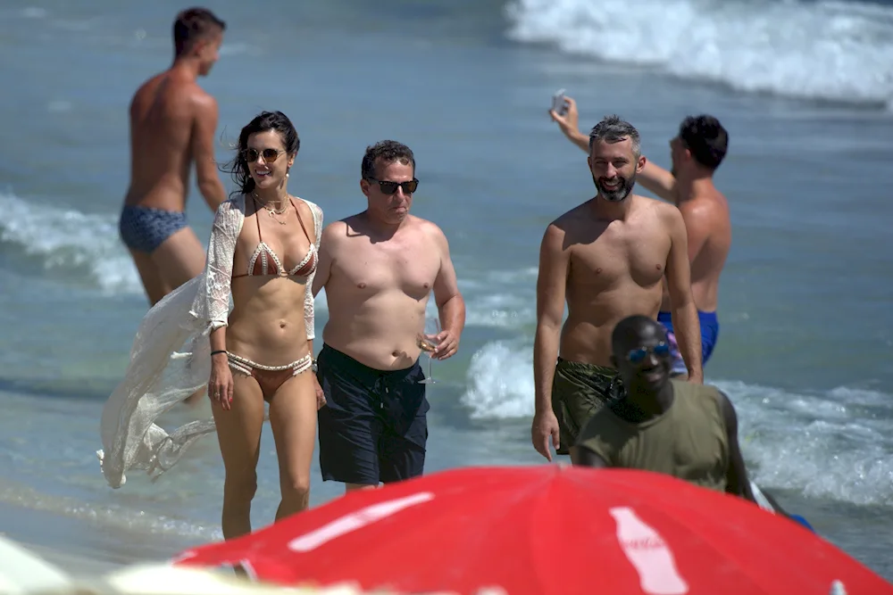 Alessandra Ambrosio and Jamie Mazurma paralluelo Footballer