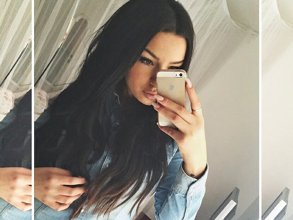 Alicia Jiroux selfies