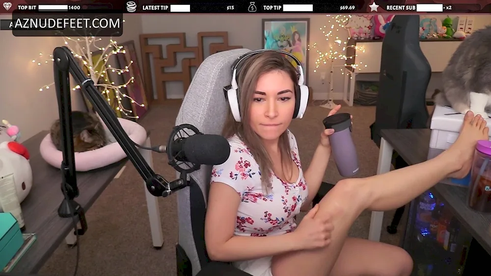 Alinity Divine legs