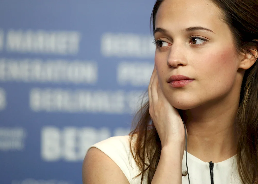 Alicia Vicander