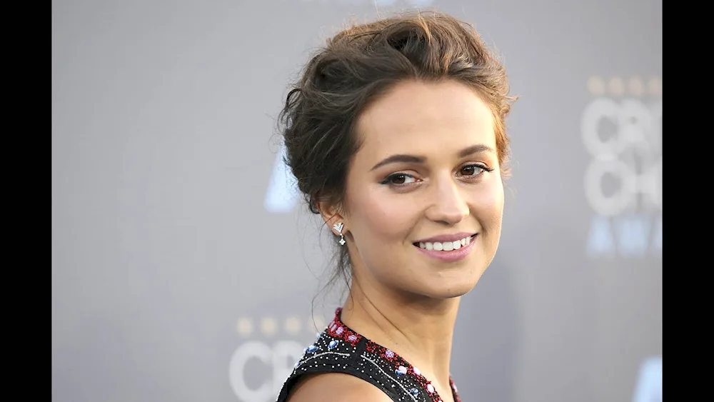 Alicia Vicander