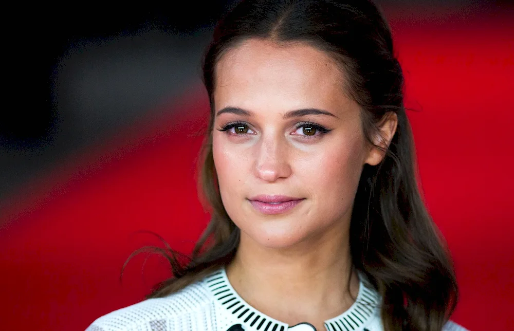 Alicia Vikander