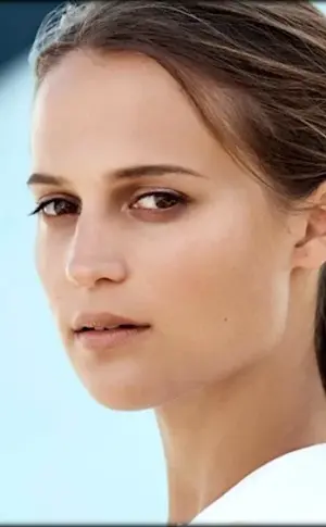 Alicia Vicander