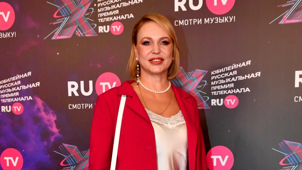 Alla Dovlatova radio presenter