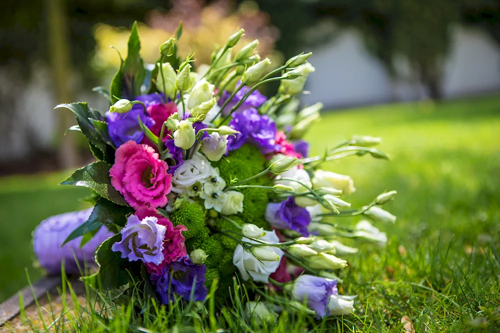 Eustoma lisianthus bouquet