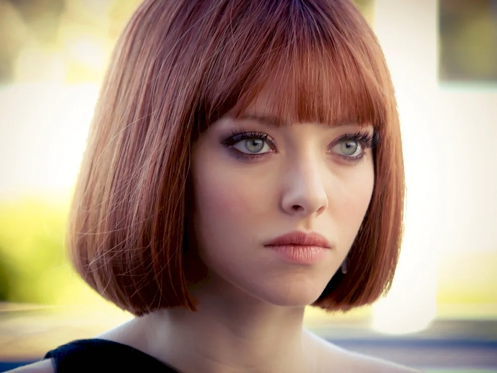 Amanda Seyfried red bob