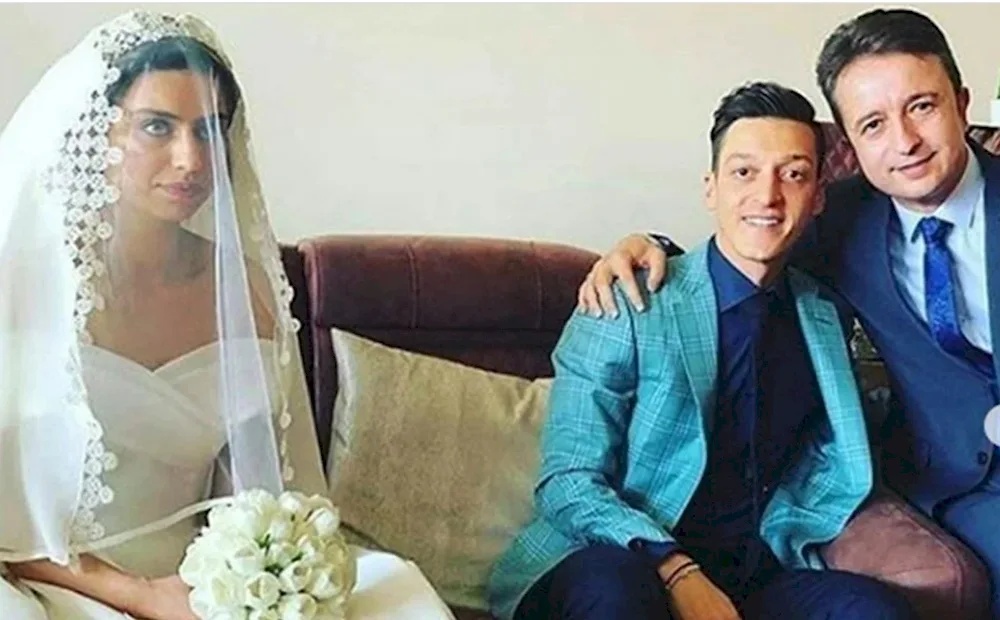 Amine Gülşe Mesut Ozil