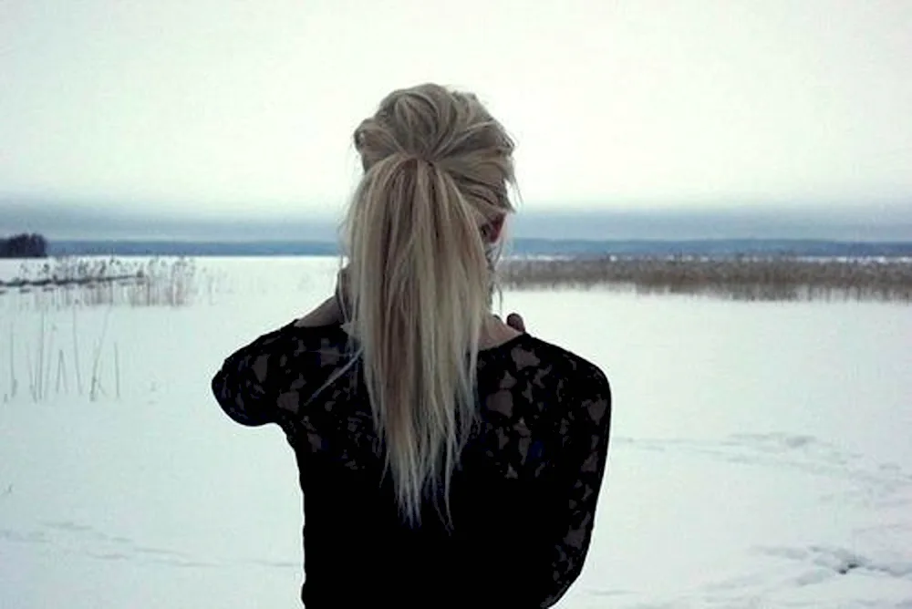 Blonde from the back
