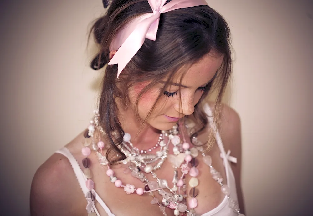 Hairstyle with a bow for a girl