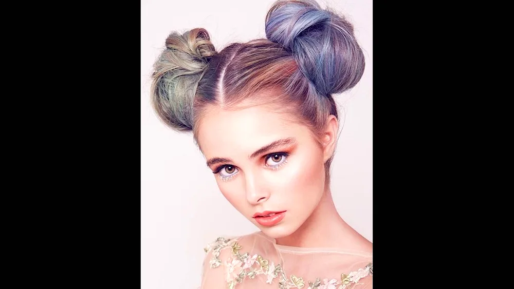 Sloppy hairstyles with loose hair