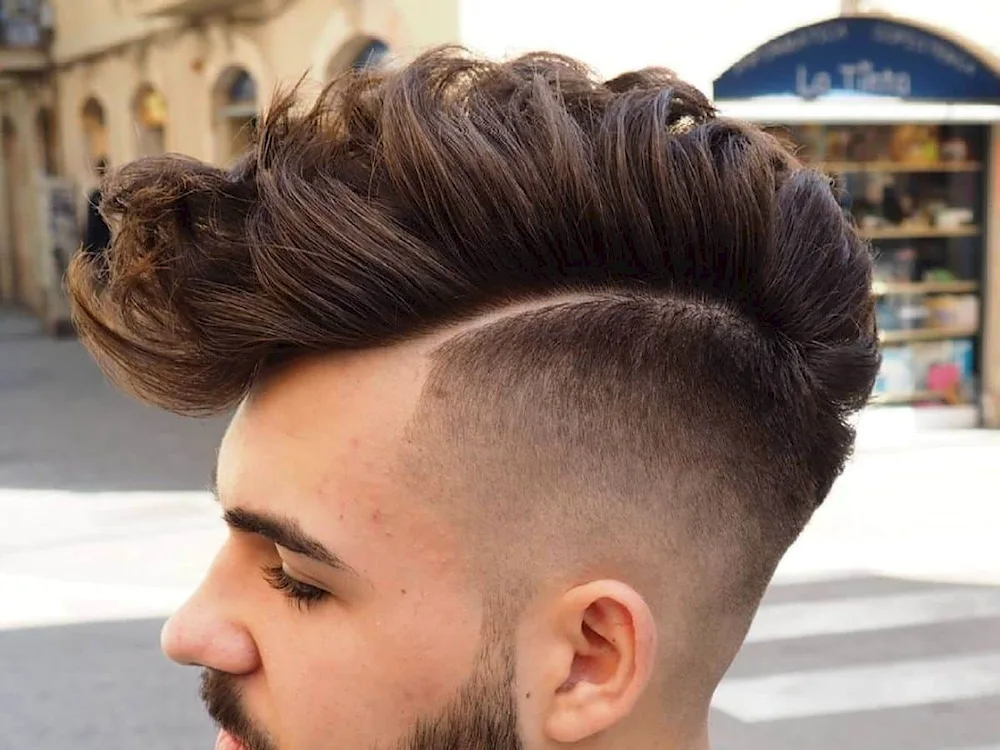 Fade undercut Pompadour