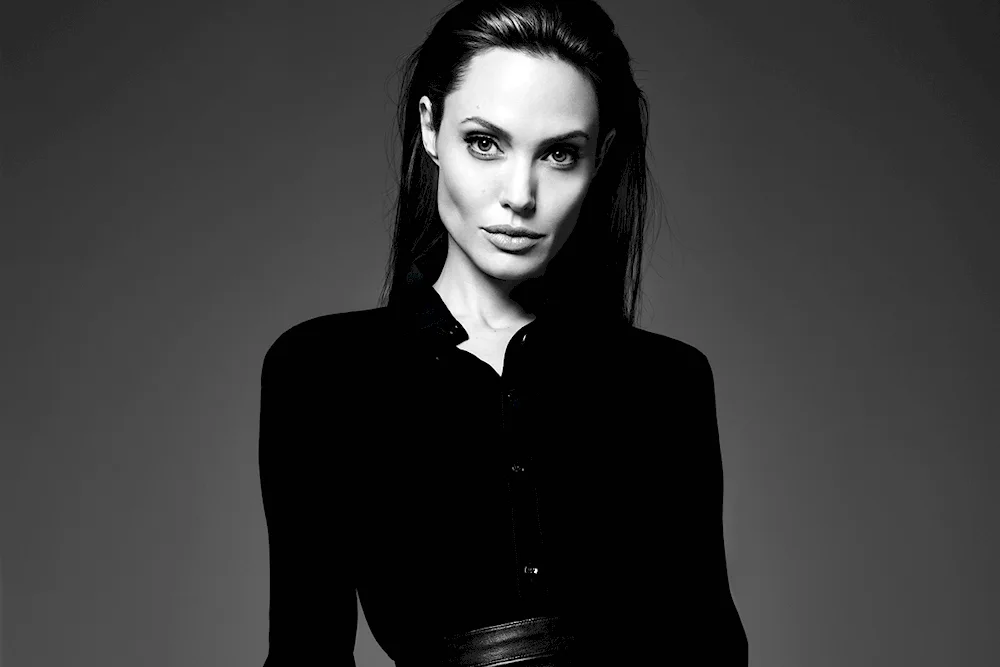 1920 X 640 Angelina Jolie.