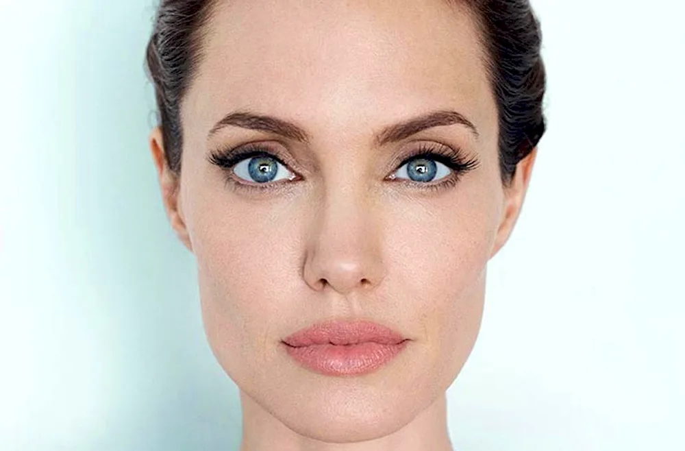 Angelina Jolie. Jolie