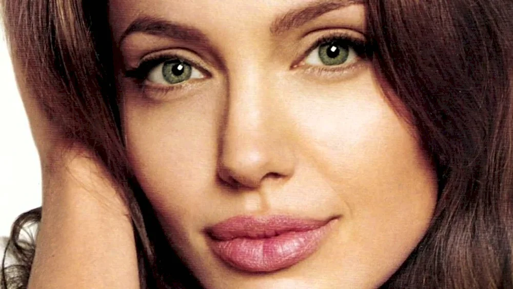 Angelina Jolie's make-up
