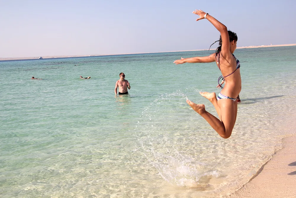 Anfisa Vistinghausen in swimming costume Island