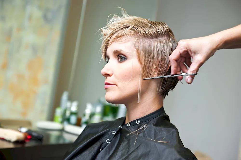 Anna Ashwood haircut