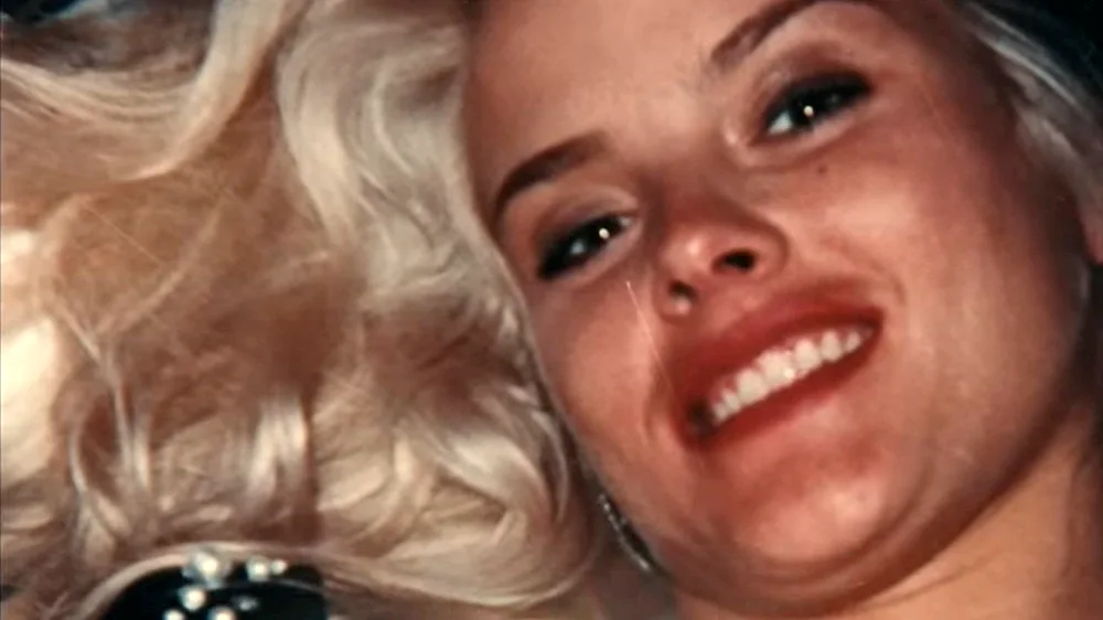 Anna Nicole Smith smiling