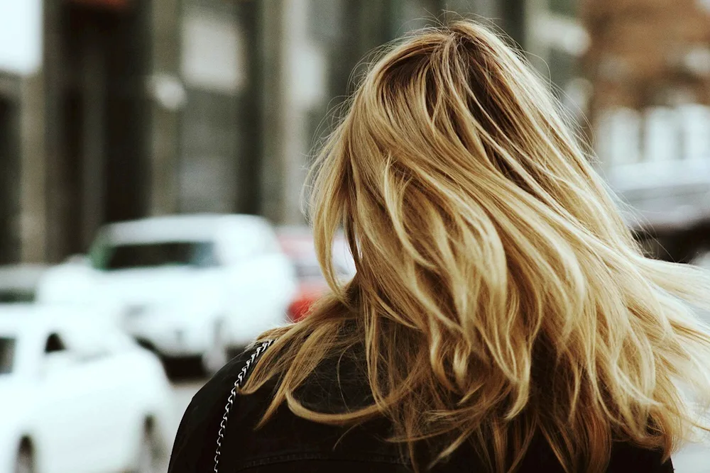 Smooth blonde hair