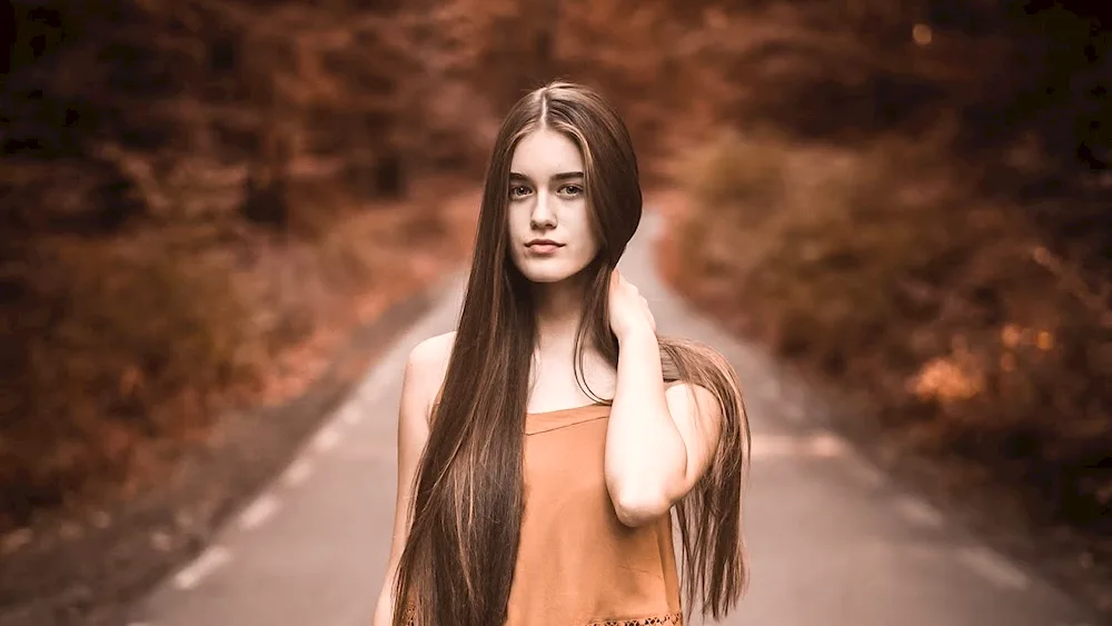 Anna Velis Long Hair