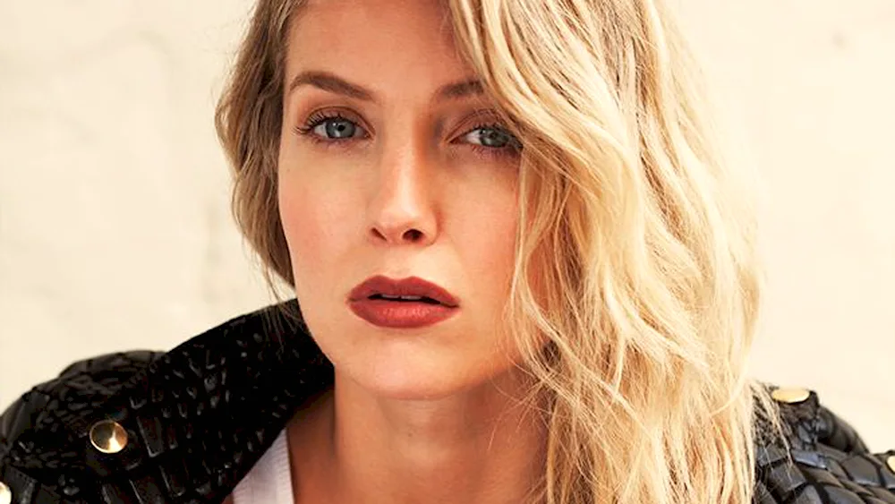 Annabelle Wallis