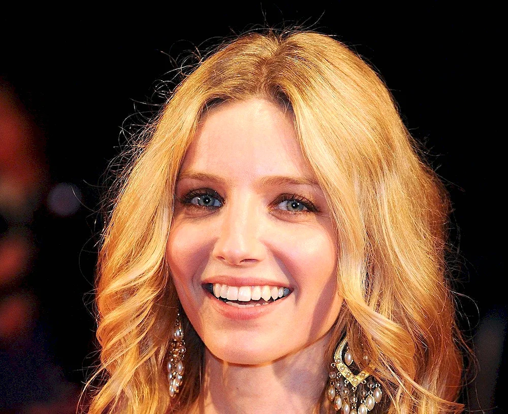 Annabelle Wallis