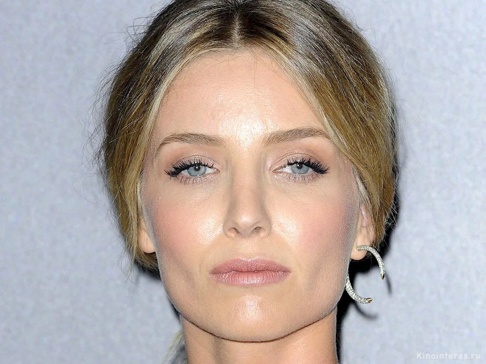 Annabelle Wallis