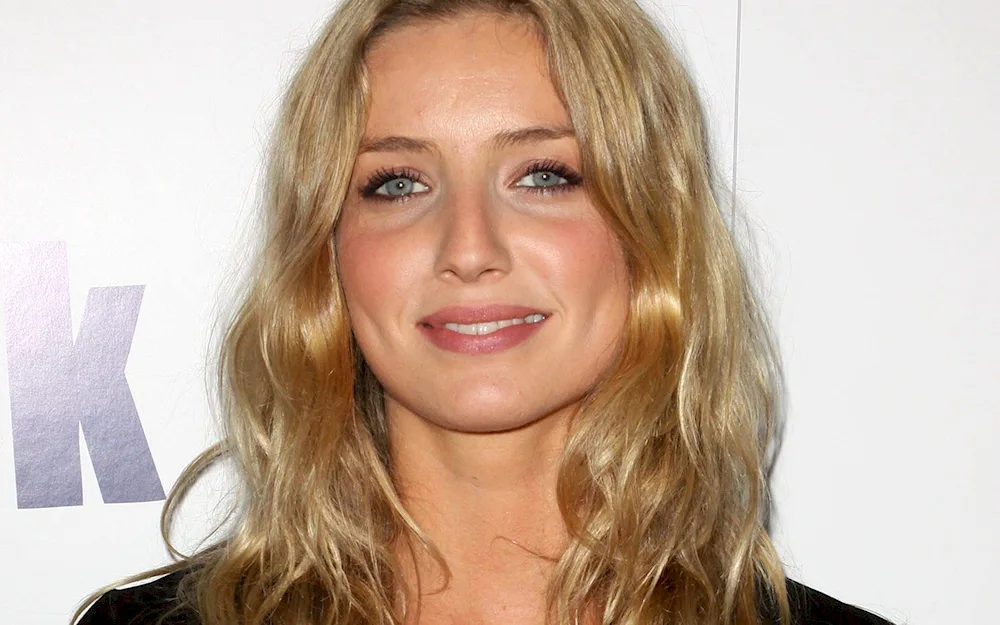 Annabelle Wallis