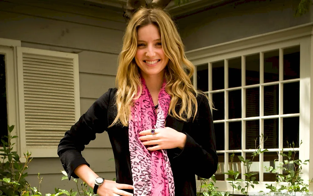 Annabelle Wallis