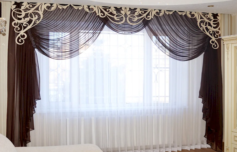 Bandeau lambrequin for curtains