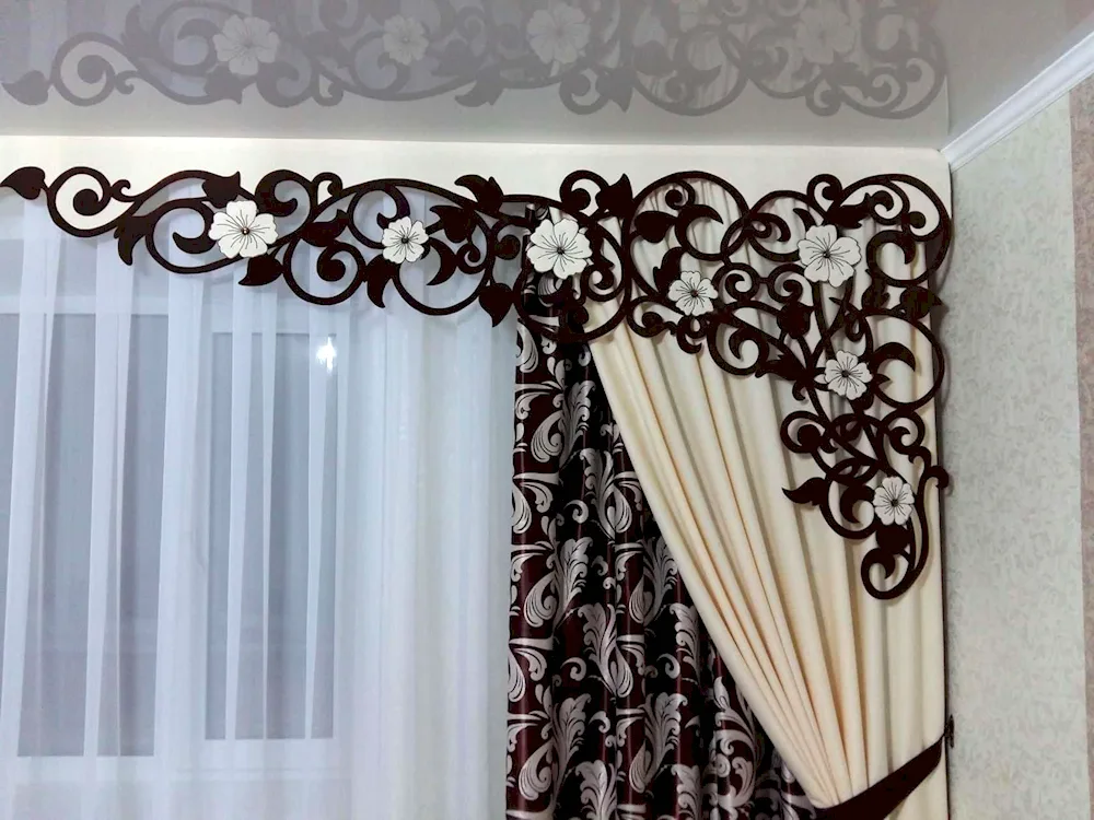Flexible lambrequin for curtains