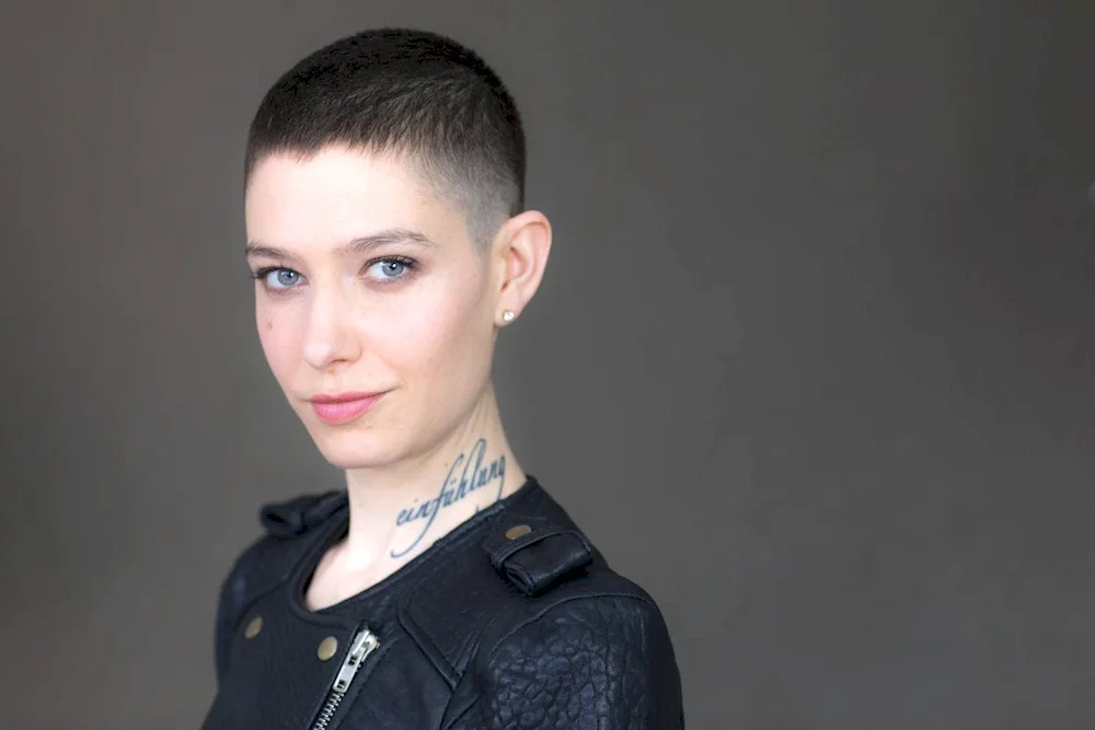 Asia kate dillon