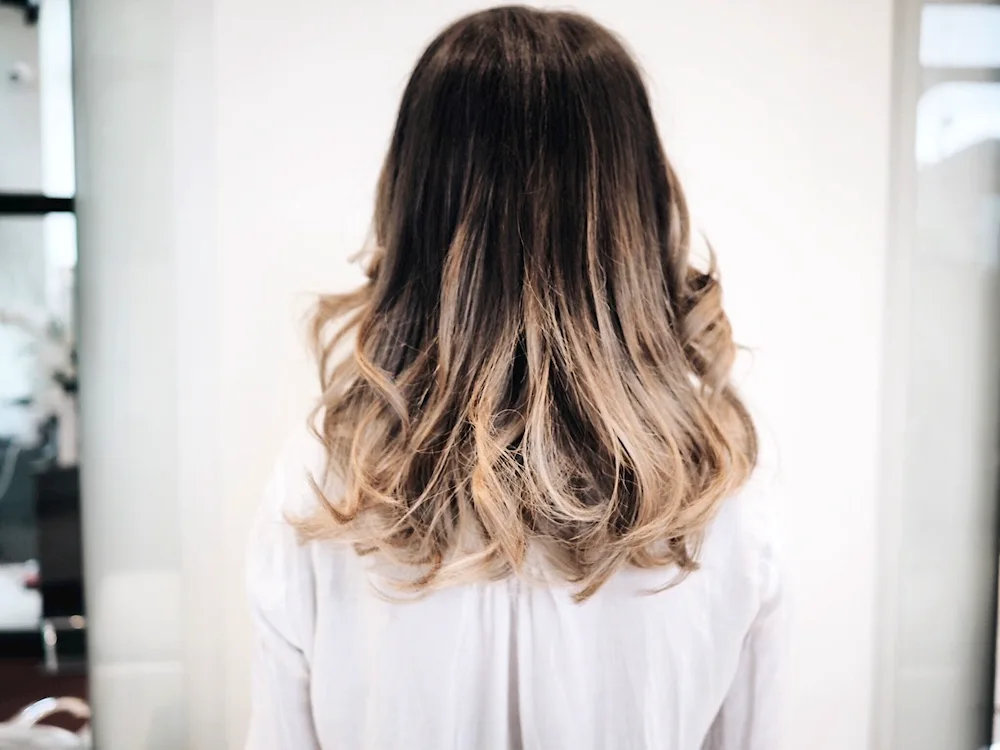 Balayage hair colouring