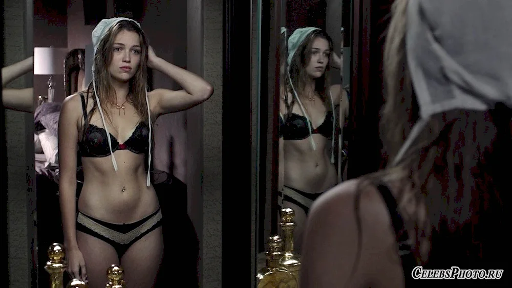 Lili Simmons