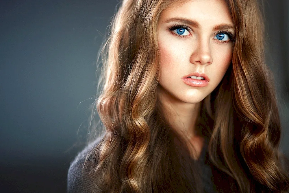 Barbara Palvin with blue eyes