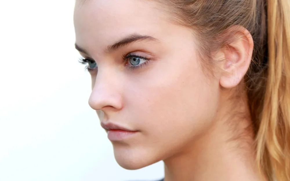 Barbaris Palvin in profile